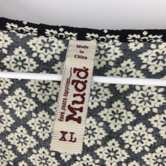 Mudd Ladies Long Sleeve Print Top (0407) - Picture 4 of 5